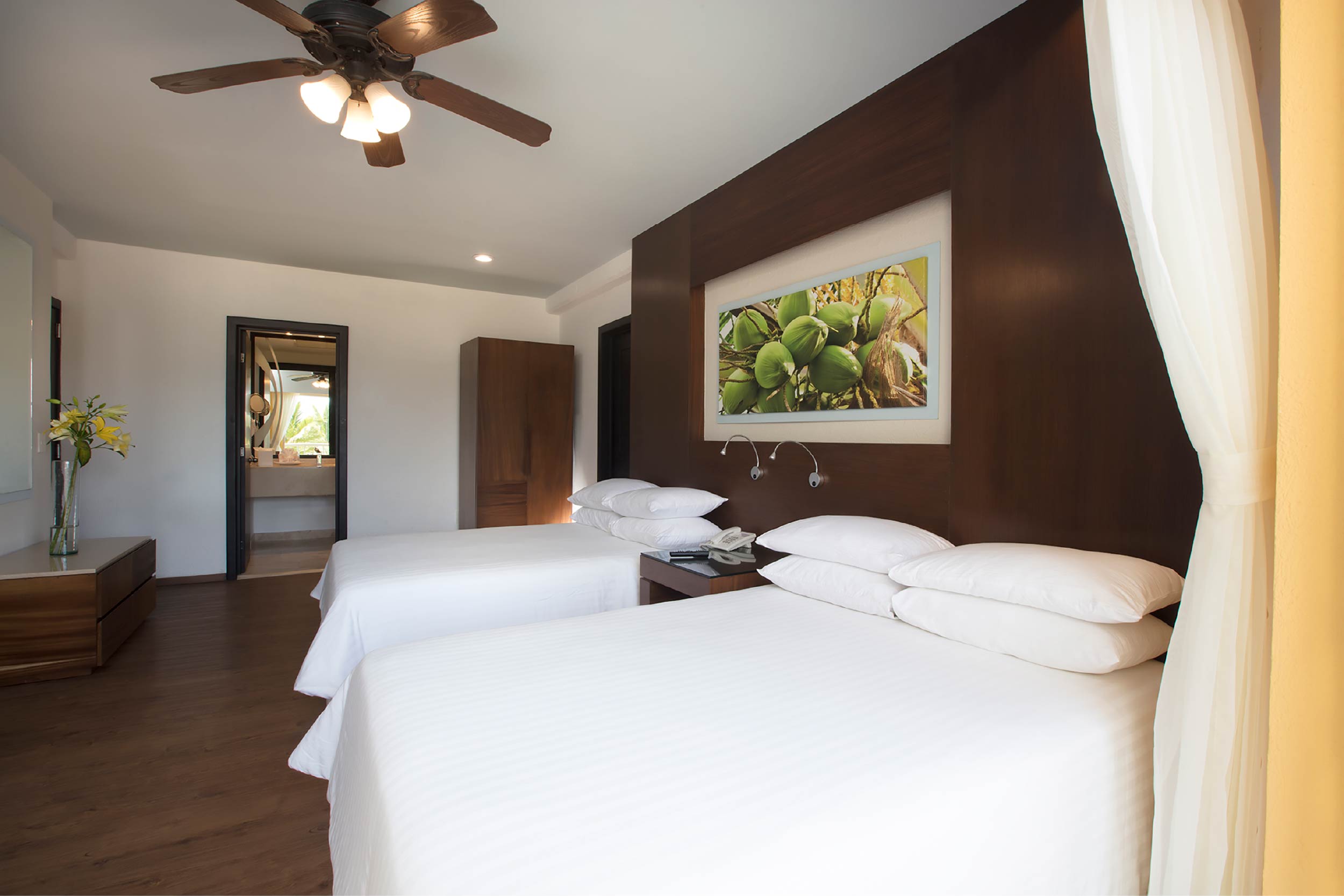 Room KGNV_Deluxe Tropical View